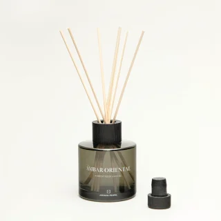 Ambientador mikado con olor a Madera